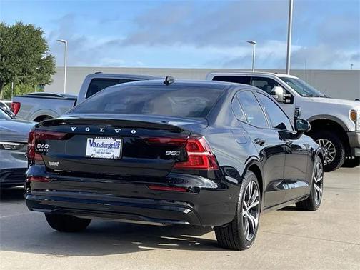 2024 Volvo S60 B5 Plus Dark Theme