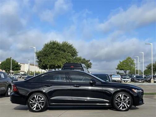 2024 Volvo S60 B5 Plus Dark Theme