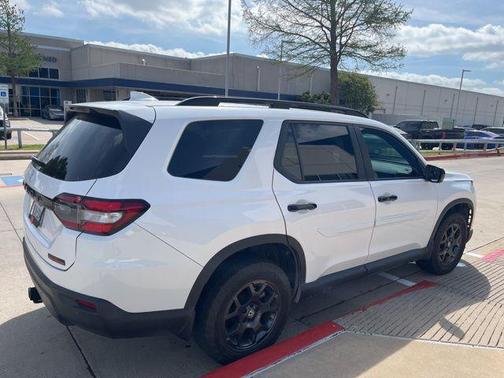 Platinum White Pearl 2025 Honda Pilot TrailSport