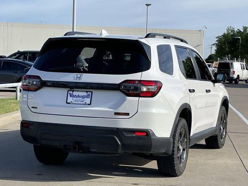 Platinum White Pearl 2025 Honda Pilot TrailSport