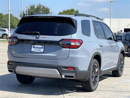 2025 Honda Pilot Touring 8-Passenger