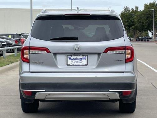Lunar Silver 2019 Honda Pilot Touring 8-Passenger