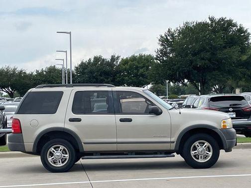 Beige 2004 Ford Explorer XLS