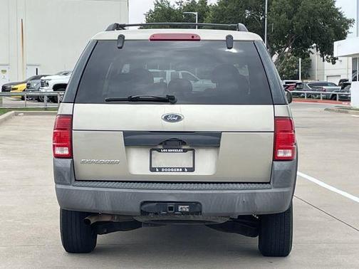 Beige 2004 Ford Explorer XLS