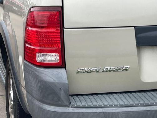 Beige 2004 Ford Explorer XLS