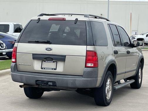 Beige 2004 Ford Explorer XLS