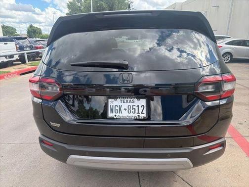 Crystal Black Pearl 2024 Honda Pilot EX-L 7 Passenger