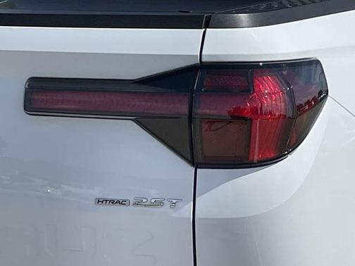 Atlas White 2024 Hyundai SANTA CRUZ Limited