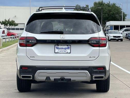 Platinum White Pearl 2023 Honda Pilot AWD Elite
