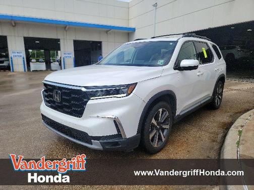 Platinum White Pearl 2023 Honda Pilot AWD Elite