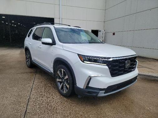 Platinum White Pearl 2023 Honda Pilot AWD Elite
