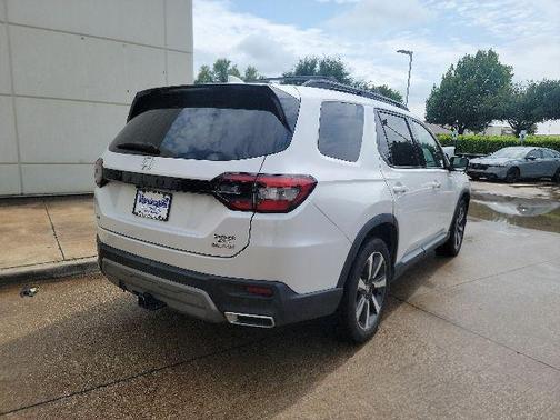 Platinum White Pearl 2023 Honda Pilot AWD Elite