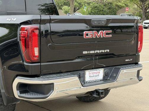 Onyx Black 2022 GMC Sierra 1500 SLT
