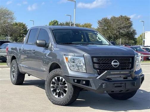 2024 Nissan Titan SV