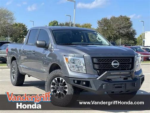 2024 Nissan Titan SV