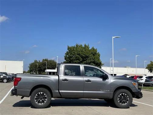 2024 Nissan Titan SV