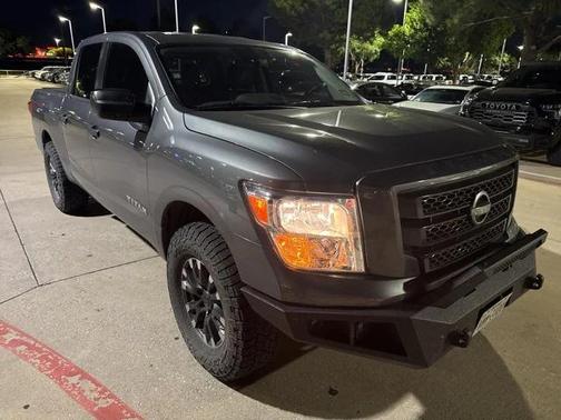2024 Nissan Titan SV