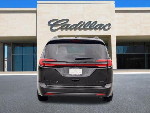 Diamond Black Crystal Pearlcoat 2025 Chrysler Pacifica Limited
