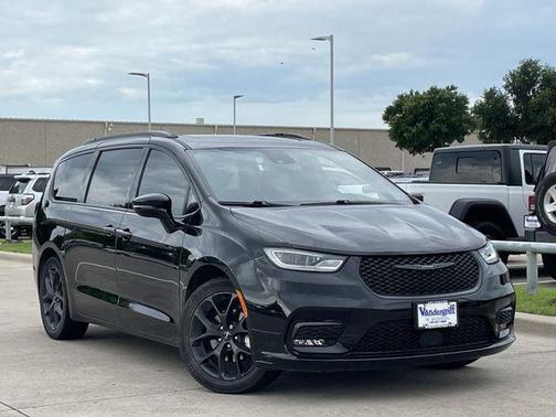 Diamond Black Crystal Pearlcoat 2025 Chrysler Pacifica Limited