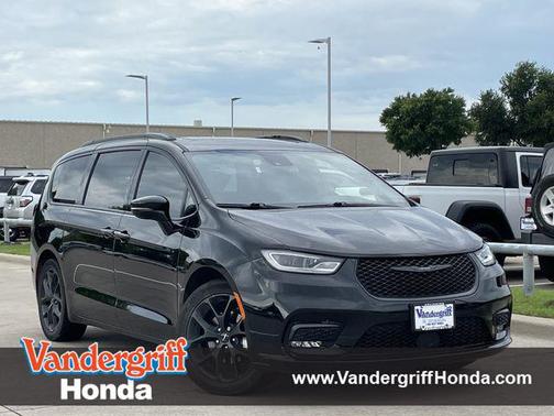 Diamond Black Crystal Pearlcoat 2025 Chrysler Pacifica Limited