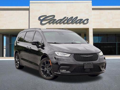 Diamond Black Crystal Pearlcoat 2025 Chrysler Pacifica Limited