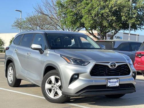 Magnetic Gray Metallic 2024 Toyota Highlander LE