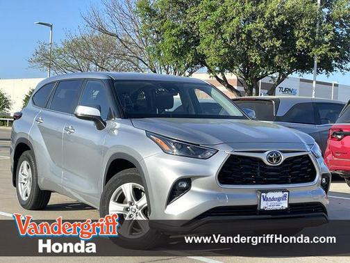 Magnetic Gray Metallic 2024 Toyota Highlander LE