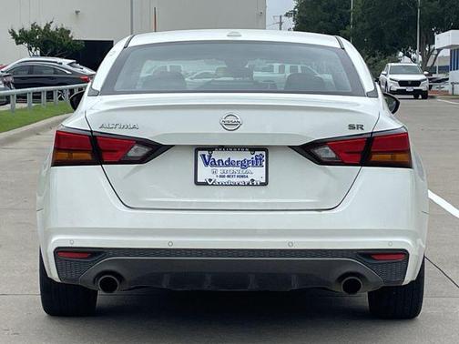 Pearl White Tricoat 2022 Nissan Altima SR FWD