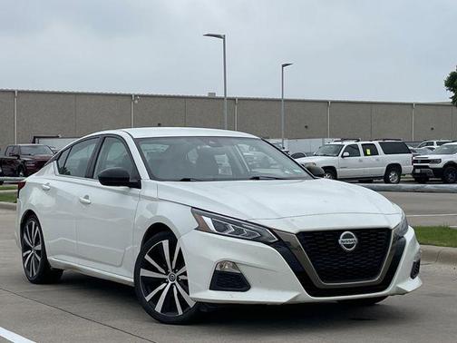 Pearl White Tricoat 2022 Nissan Altima SR FWD