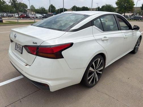 Pearl White Tricoat 2022 Nissan Altima SR FWD