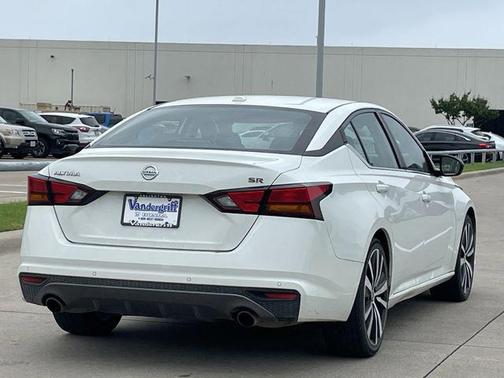 Pearl White Tricoat 2022 Nissan Altima SR FWD