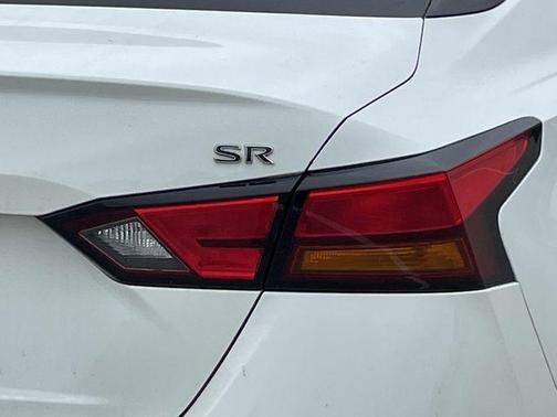 Pearl White Tricoat 2022 Nissan Altima SR FWD