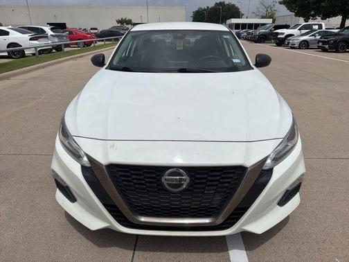 Pearl White Tricoat 2022 Nissan Altima SR FWD