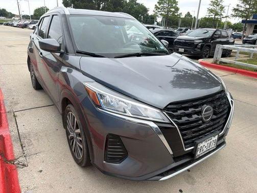 Gun Metallic 2021 Nissan Kicks SV