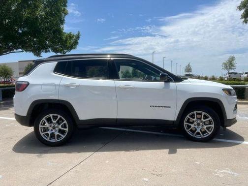 Bright White Clearcoat 2025 Jeep Compass Limited