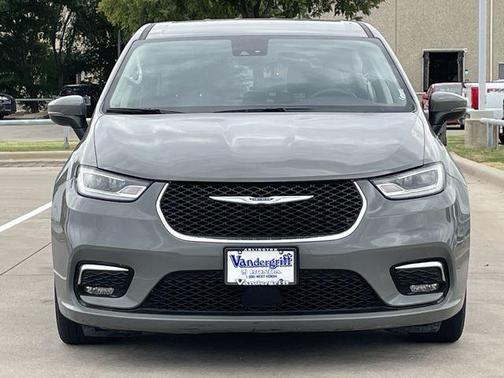 Ceramic Gray Clearcoat 2023 Chrysler Pacifica Touring L