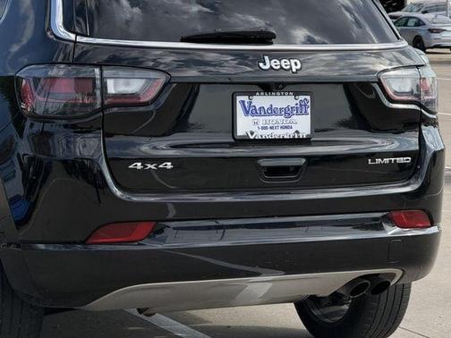 Diamond Black Crystal Pearlcoat 2022 Jeep Compass Limited