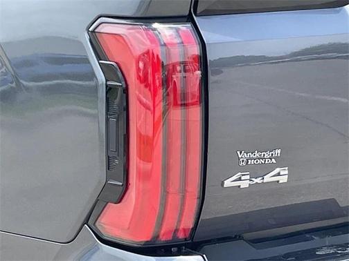 2023 Toyota Tundra Hybrid Capstone