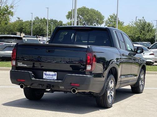 Crystal Black Pearl 2025 Honda Ridgeline RTL