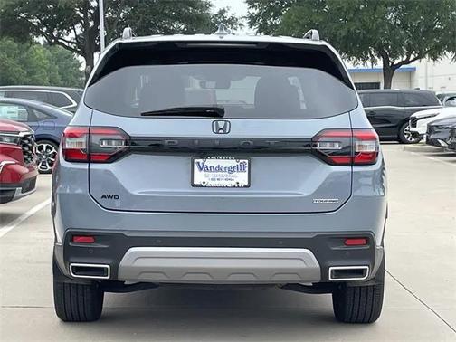 2025 Honda Pilot Touring 8-Passenger
