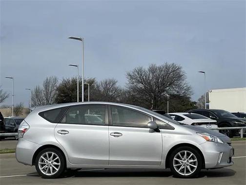 2013 Toyota Prius v Five