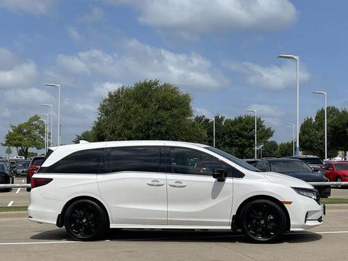 Platinum White Pearl 2024 Honda Odyssey Sport