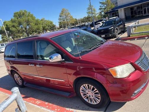 2013 Chrysler Town & Country Touring-L