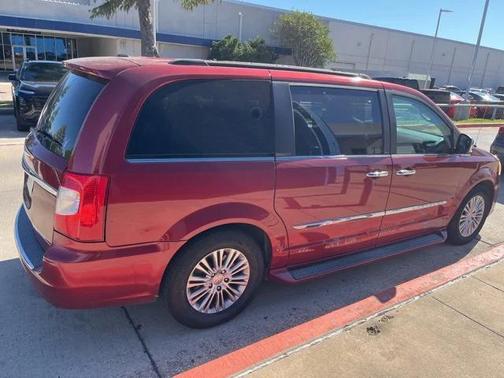2013 Chrysler Town & Country Touring-L