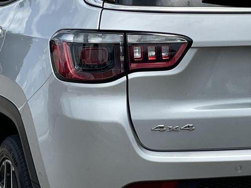 Silver Zynith Metallic Clearcoat 2025 Jeep Compass Limited
