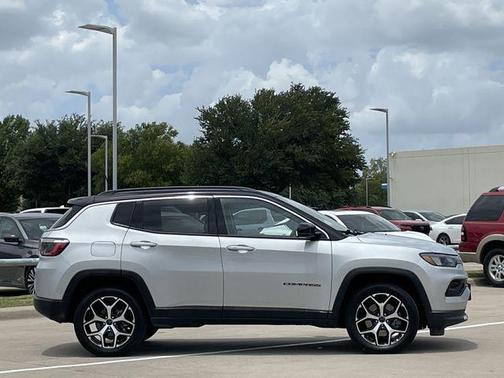 Silver Zynith Metallic Clearcoat 2025 Jeep Compass Limited