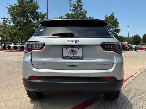 Silver Zynith Metallic Clearcoat 2025 Jeep Compass Limited