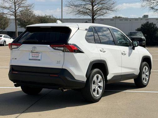 Ice 2025 Toyota RAV4 LE