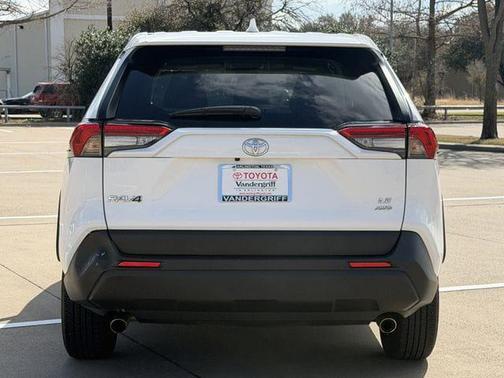 Ice 2025 Toyota RAV4 LE