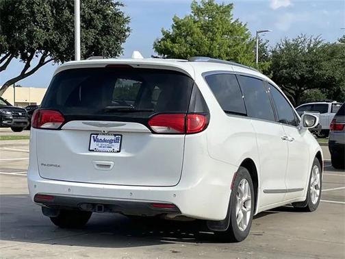 2017 Chrysler Pacifica Touring-L